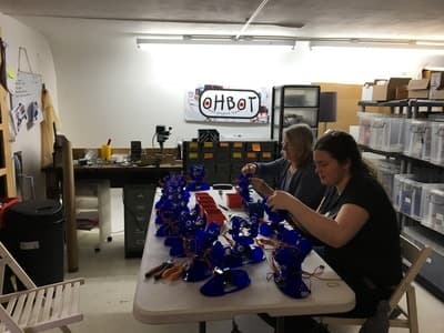 Susie and Em assemble Ohbots.